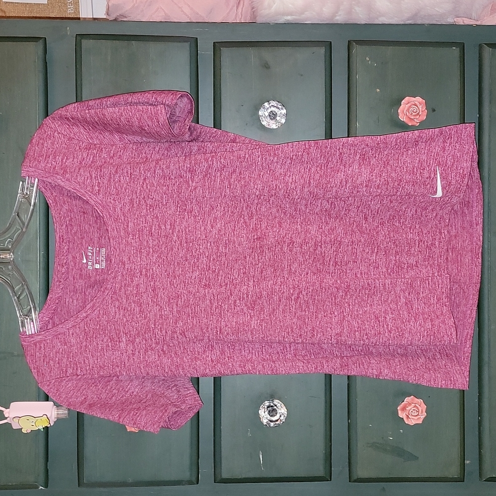 Nike magenta workout tee